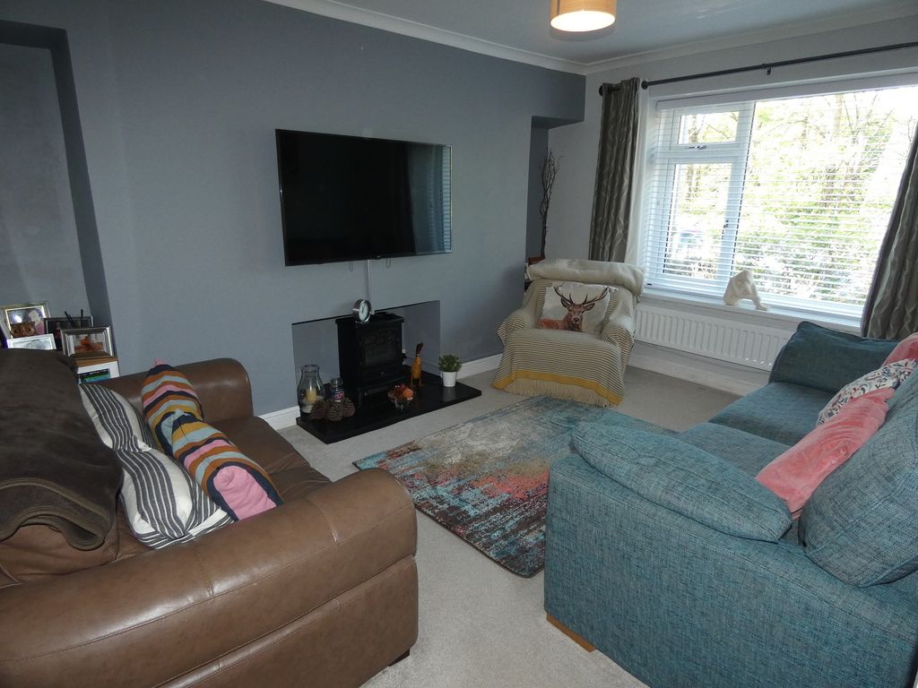 Property photo 3 of 21 Front Lounge