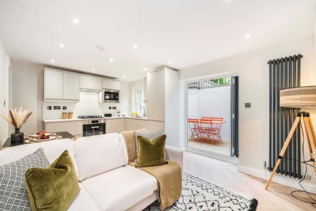 Property photo 2 of 27 Living_Open_Hires