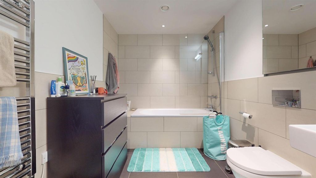 Property photo 3 of 13 Wardian, Canary Wharf For Sale, E14, By Barrain Lo