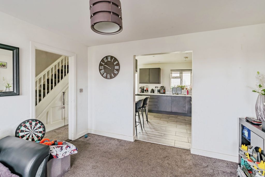 Property photo 3 of 17 Photo