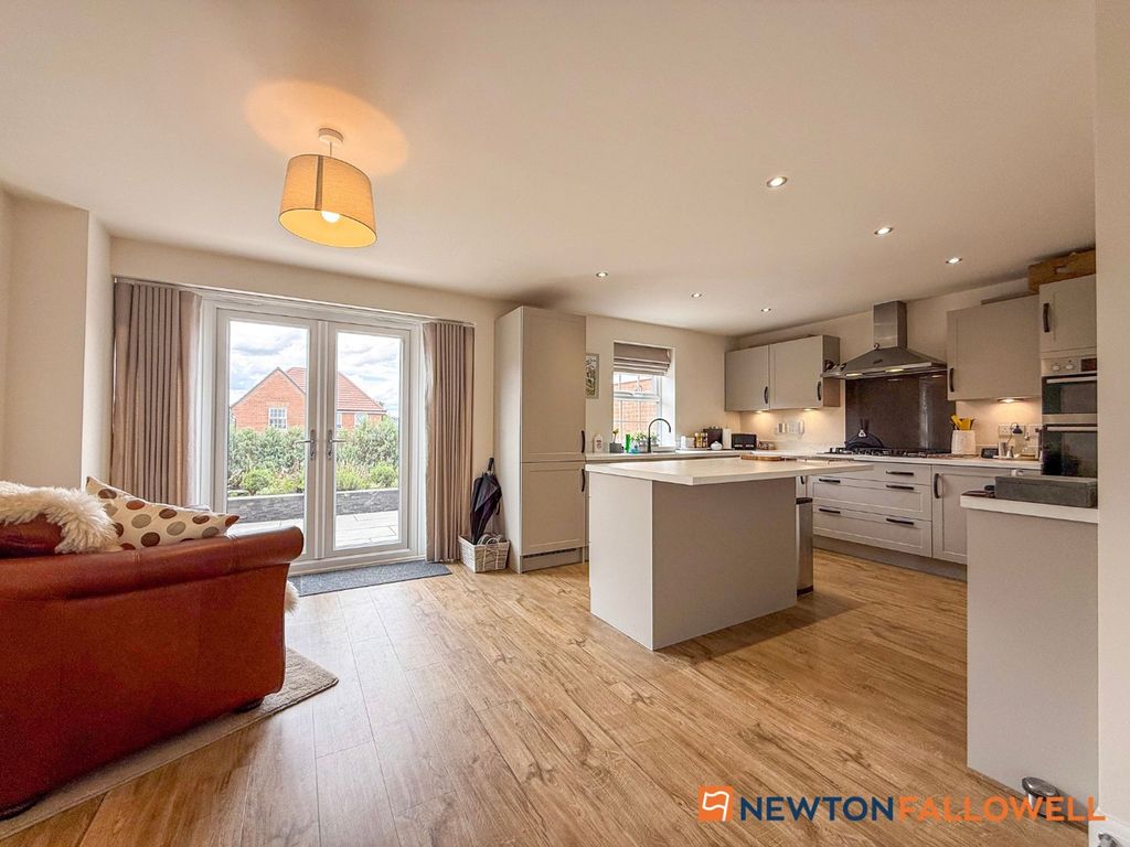Property photo 2 of 26 Living/Dining Kitchen 1