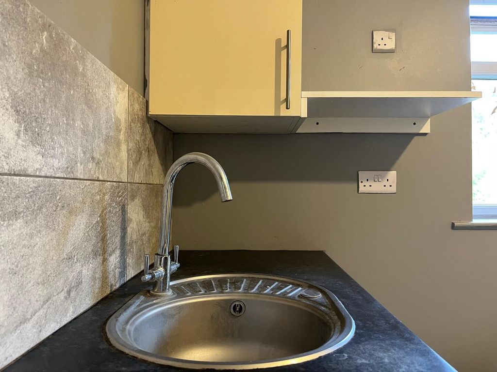 Property photo 3 of 14 Utility Room