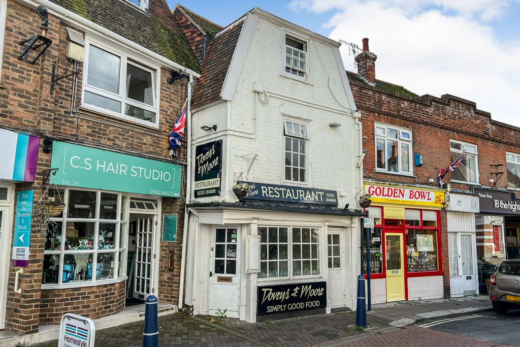 Property photo 3 of 4 22 High Street, Hythe, Ct21 5At