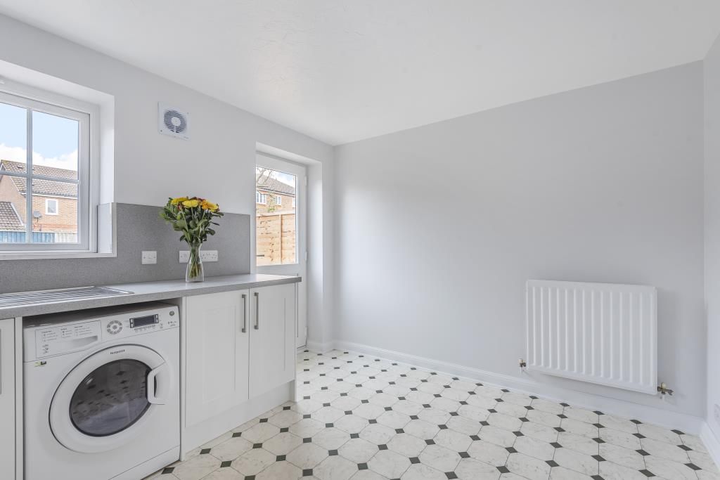 Property photo 3 of 10 Kitchen