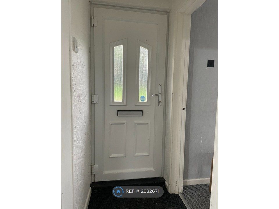 Property photo 3 of 11 Entranceway