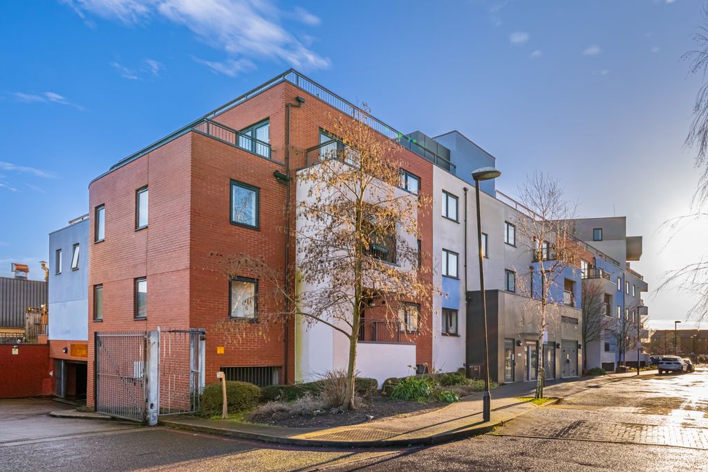 Property photo 2 of 17 Gallery