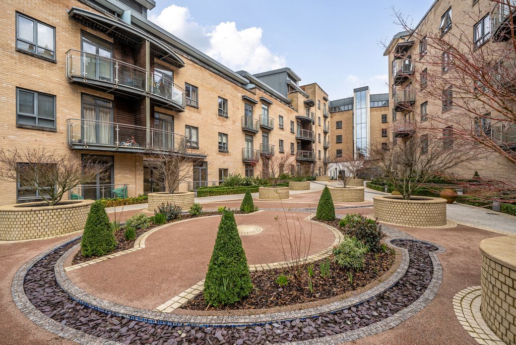 Property photo 3 of 13 1409565-2-698F1E7...