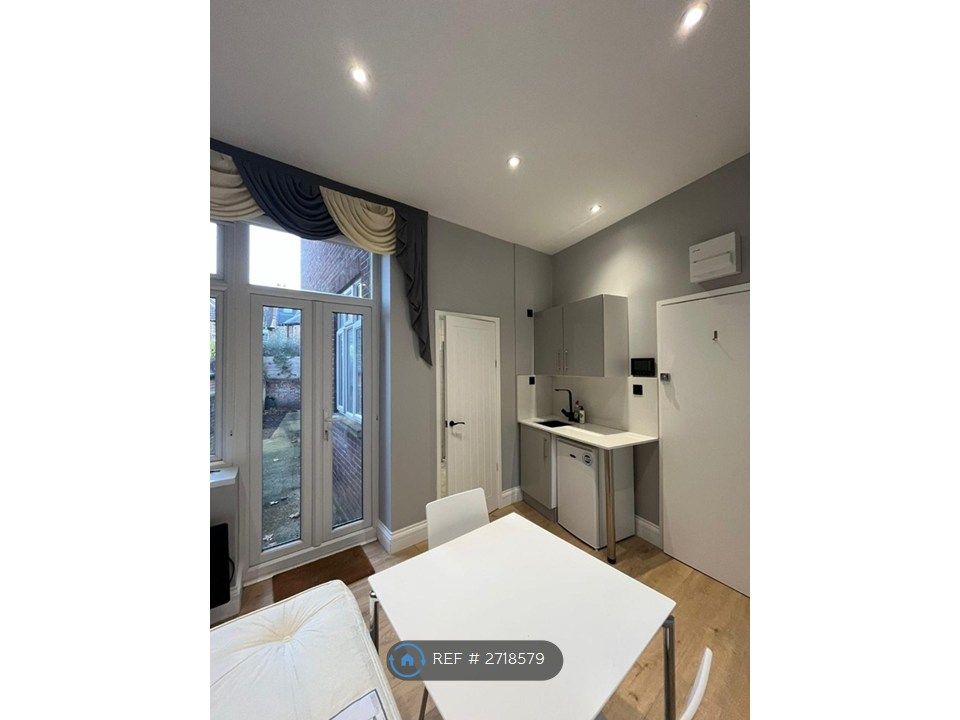 Property photo 2 of 28