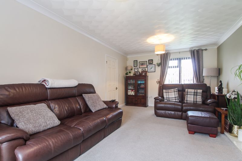 Property photo 3 of 17 Lounge