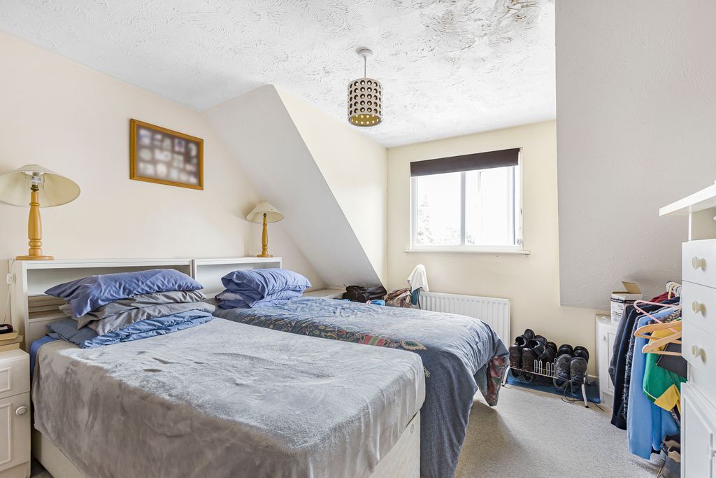 Property photo 2 of 12 Bedroom