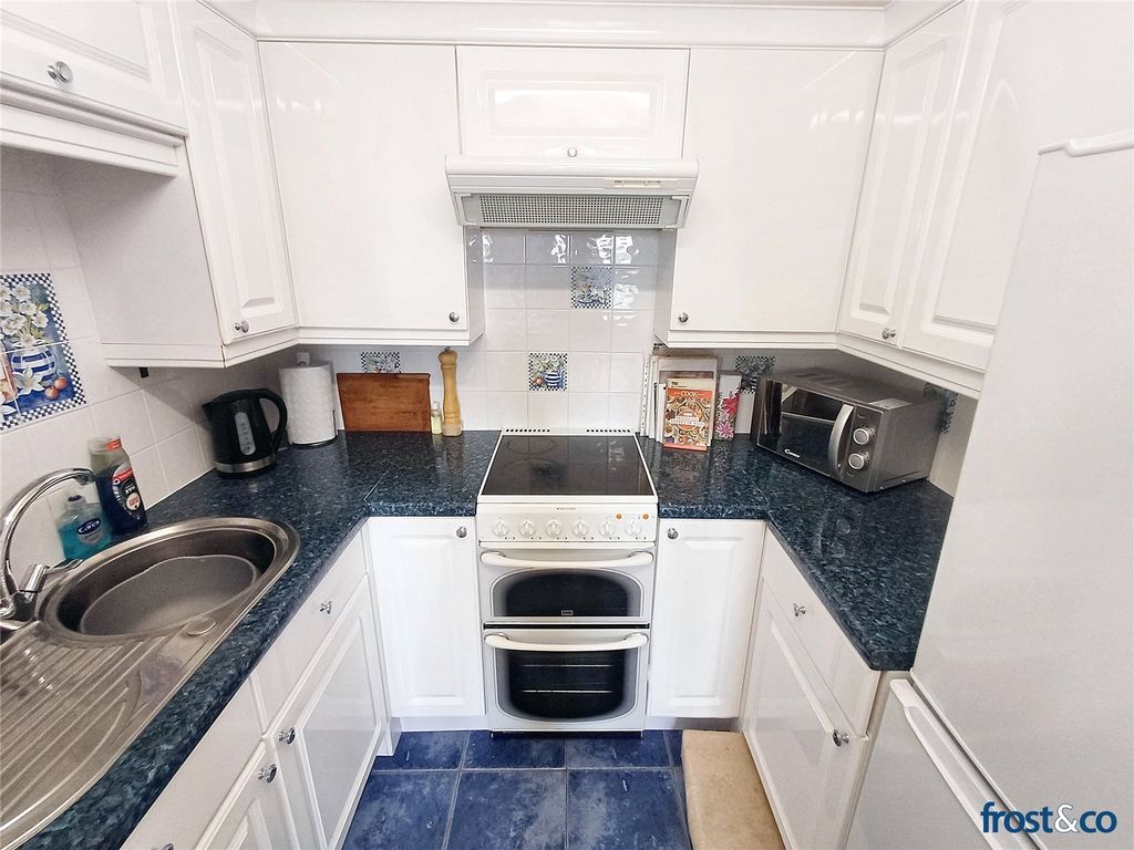 Property photo 3 of 18 Kitchen