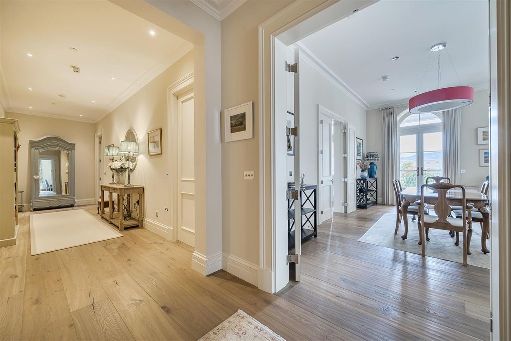 Property photo 3 of 19 Apartment 4 Entrance Hall