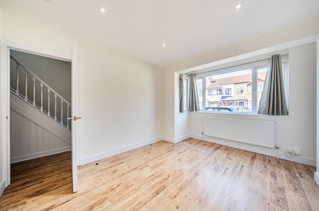 Property photo 3 of 18 Reception Room