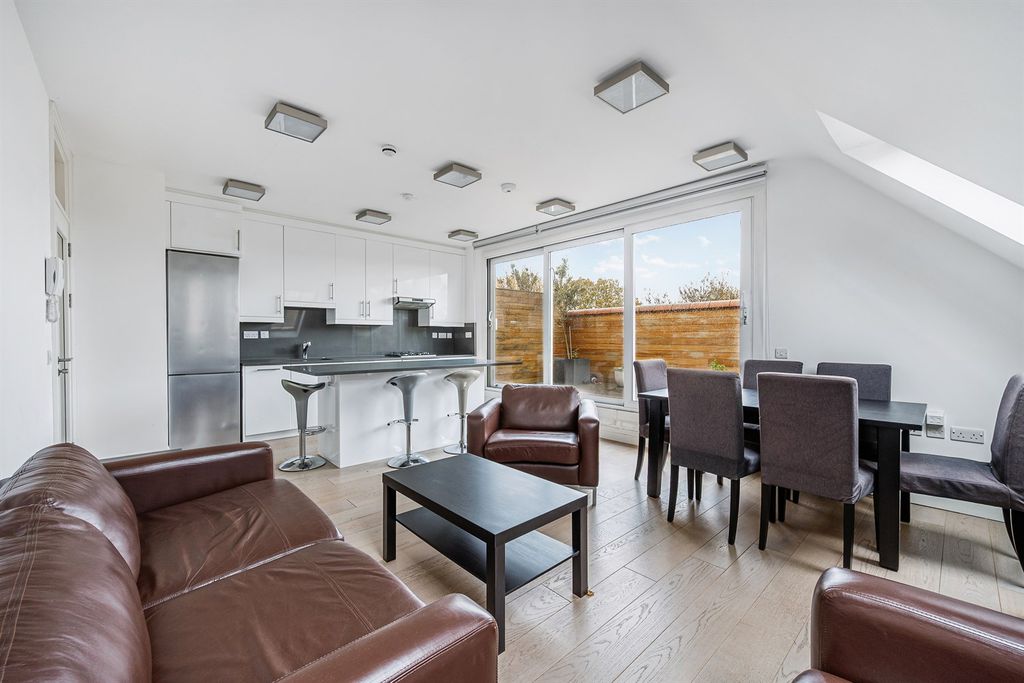 Property photo 1 of 13 (Main)