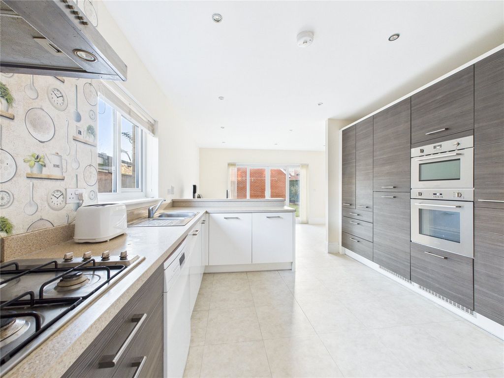 Property photo 2 of 28 Picture No. 30