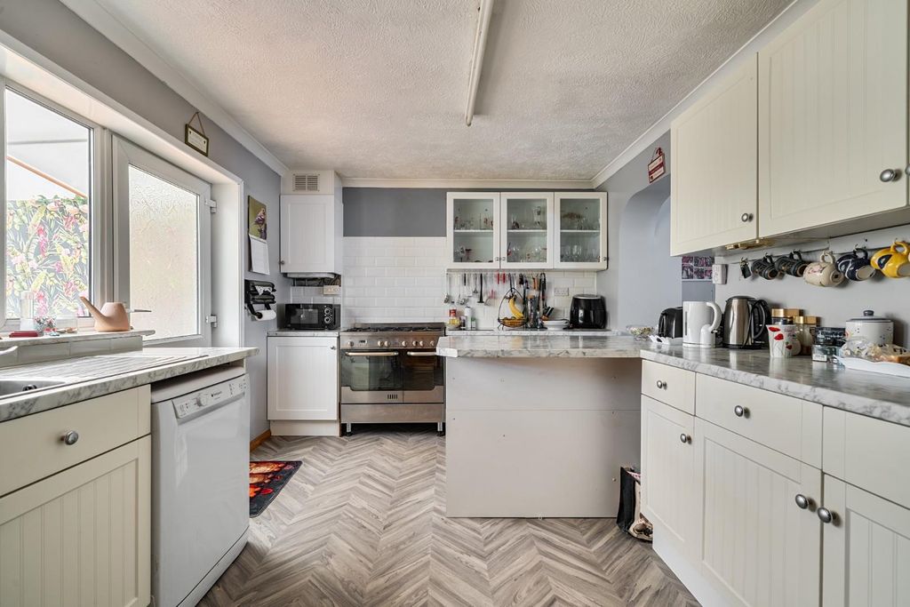 Property photo 2 of 25 1375858-10-690A5983Dd595.Jpg