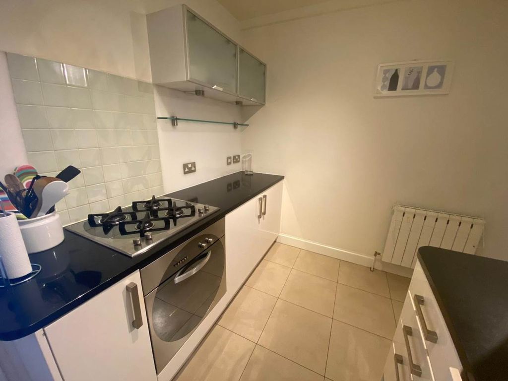 Property photo 3 of 8 Kitchen