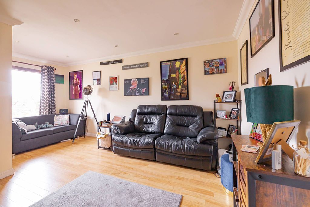 Property photo 2 of 24
