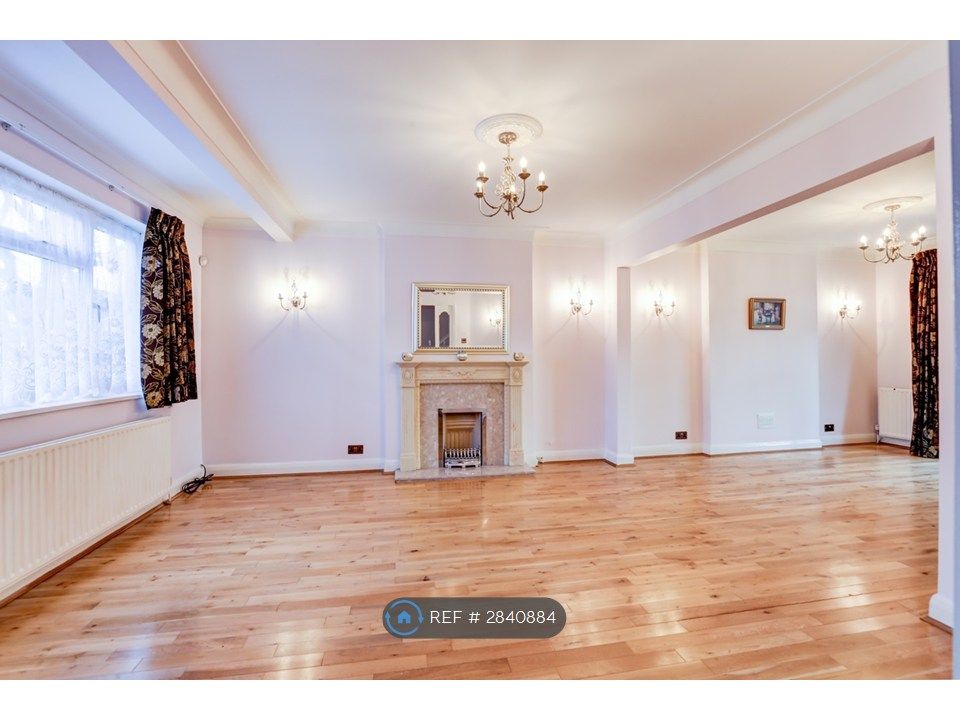 Property photo 3 of 23 Living Room