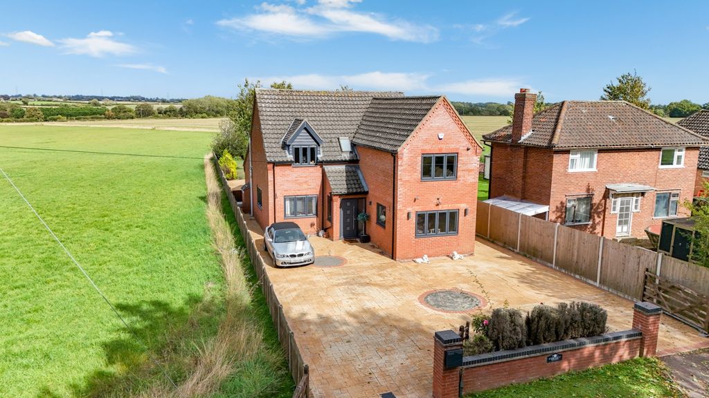 Property photo 1 of 44 4527390