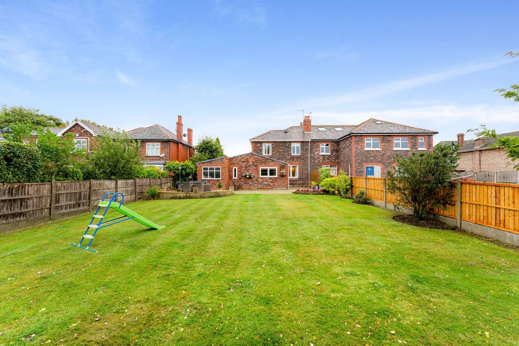 Property photo 3 of 35