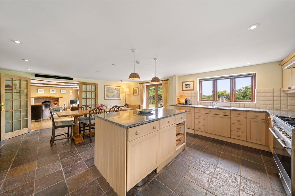 Property photo 2 of 42 Picture No. 31