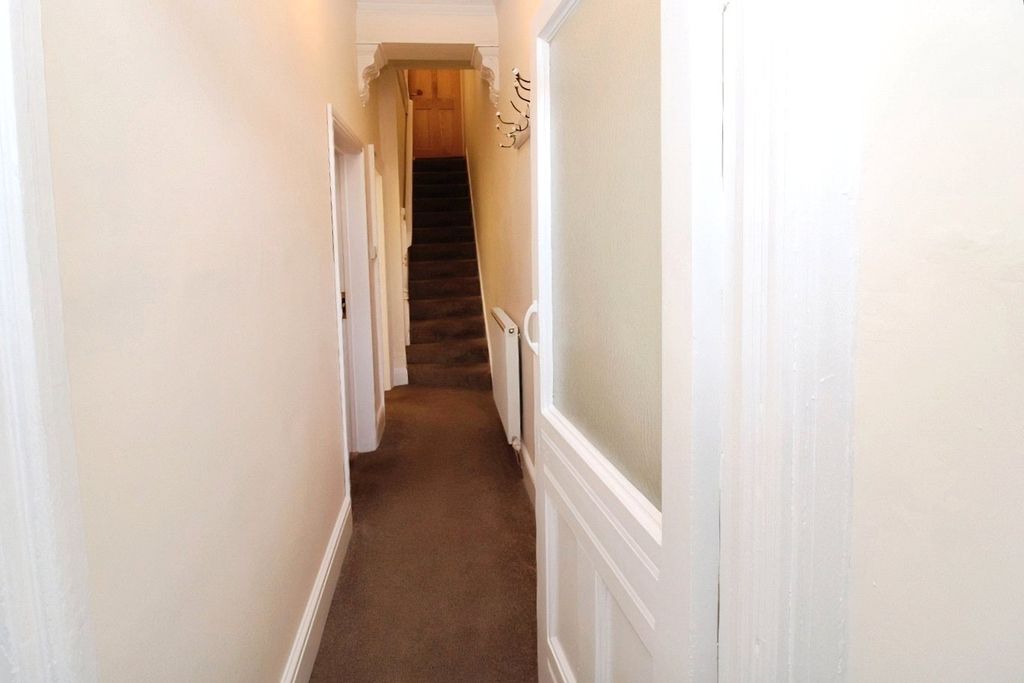 Property photo 2 of 8 Entrance Hall