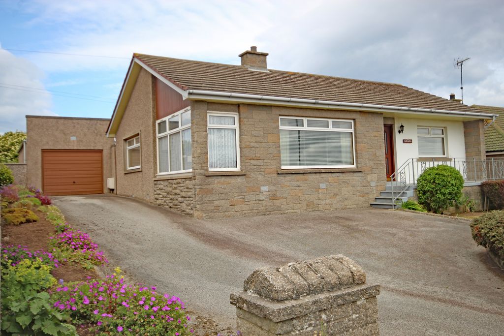Property photo 1 of 12 Ashendon 