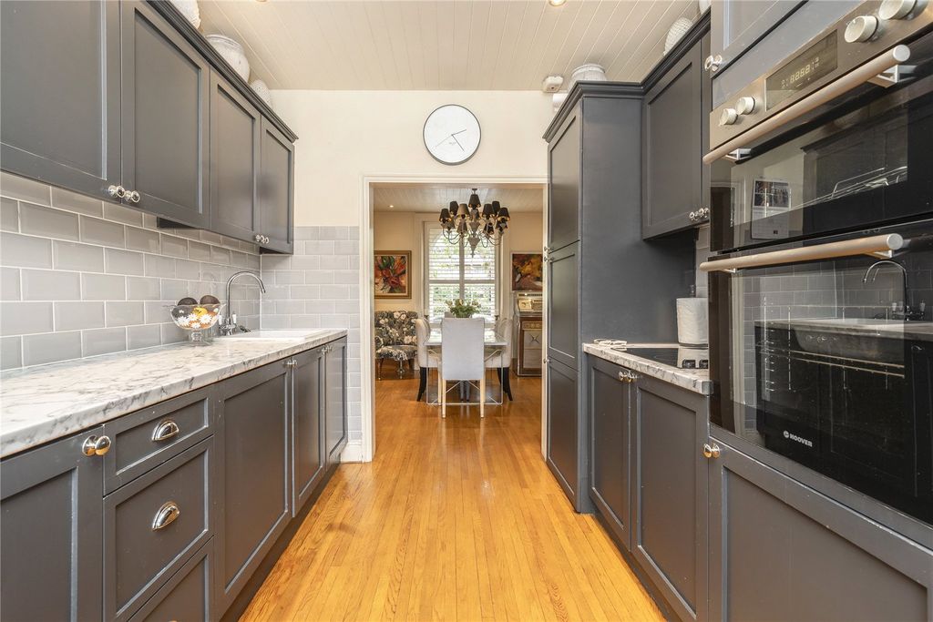 Property photo 3 of 21 Kitchen