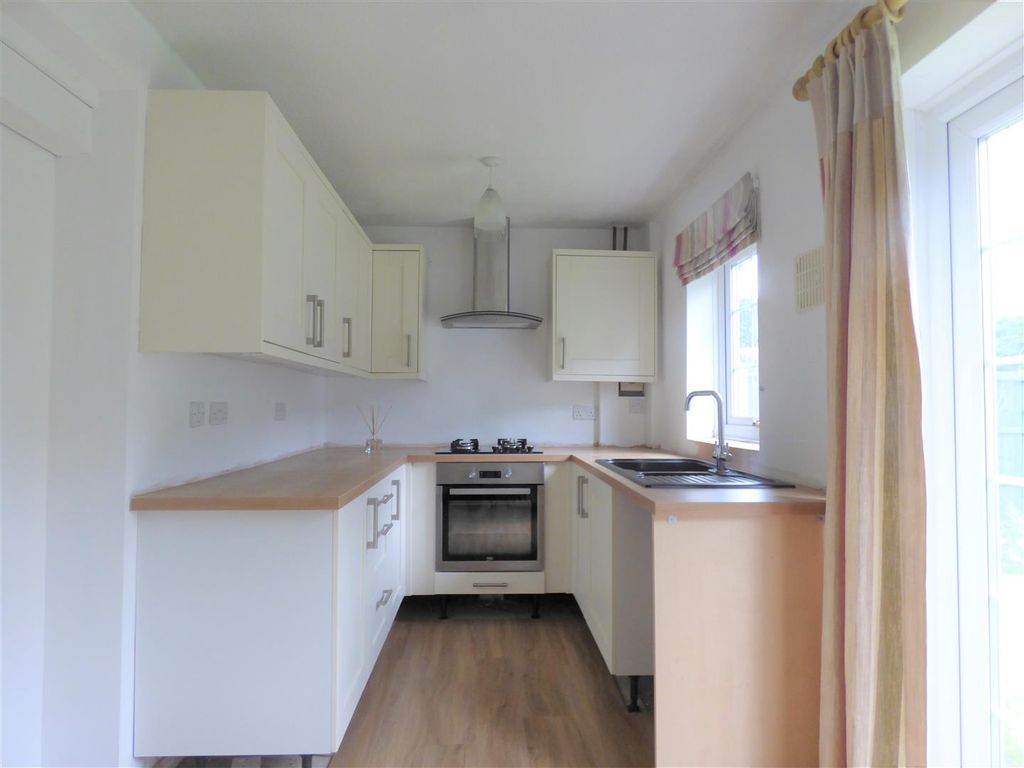 Property photo 3 of 8 Kitchen.Jpg