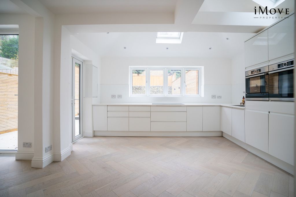 Property photo 1 of 30