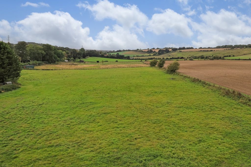 Property photo 2 of 12 Paddock