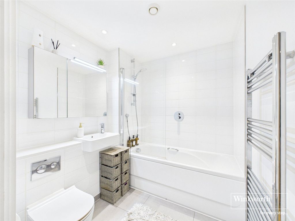 Property photo 3 of 12 Bathroom