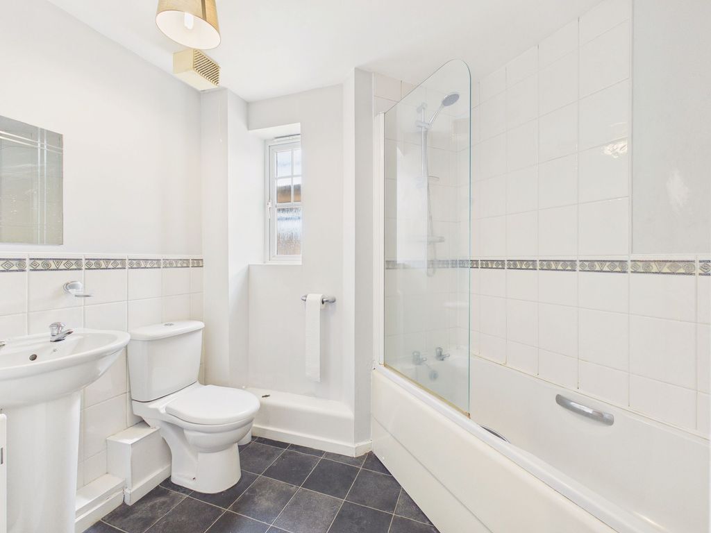 Property photo 3 of 8 Bathroom