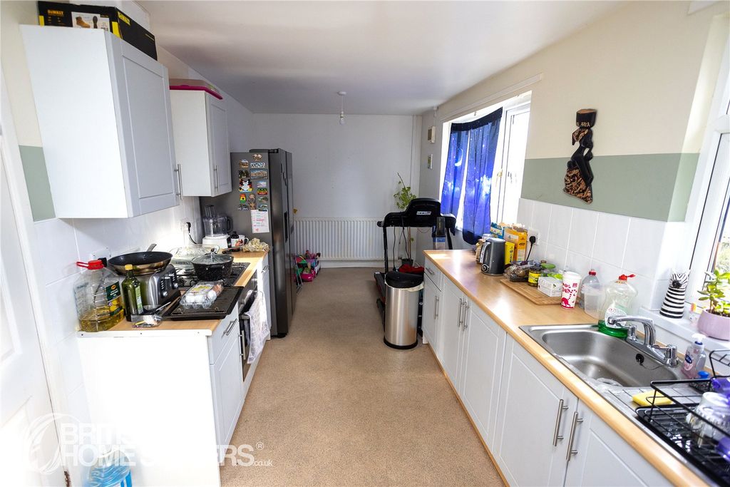 Property photo 2 of 19 Picture No. 12