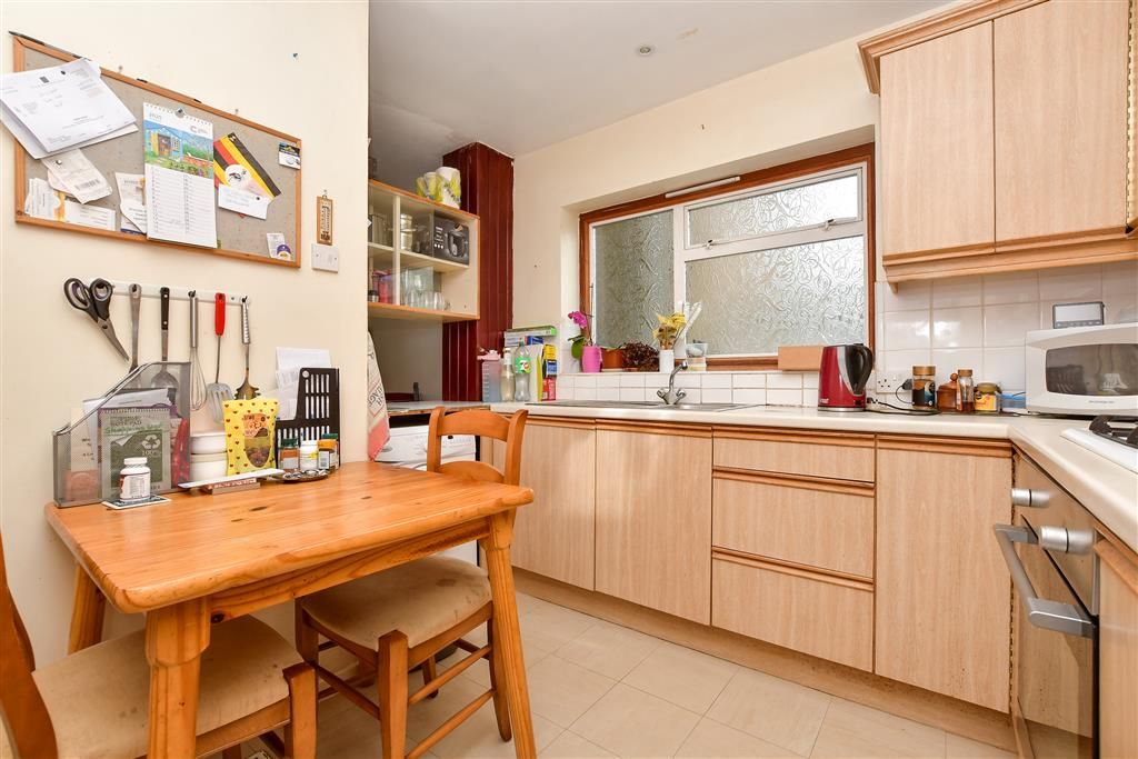 Property photo 2 of 11 Kitchen