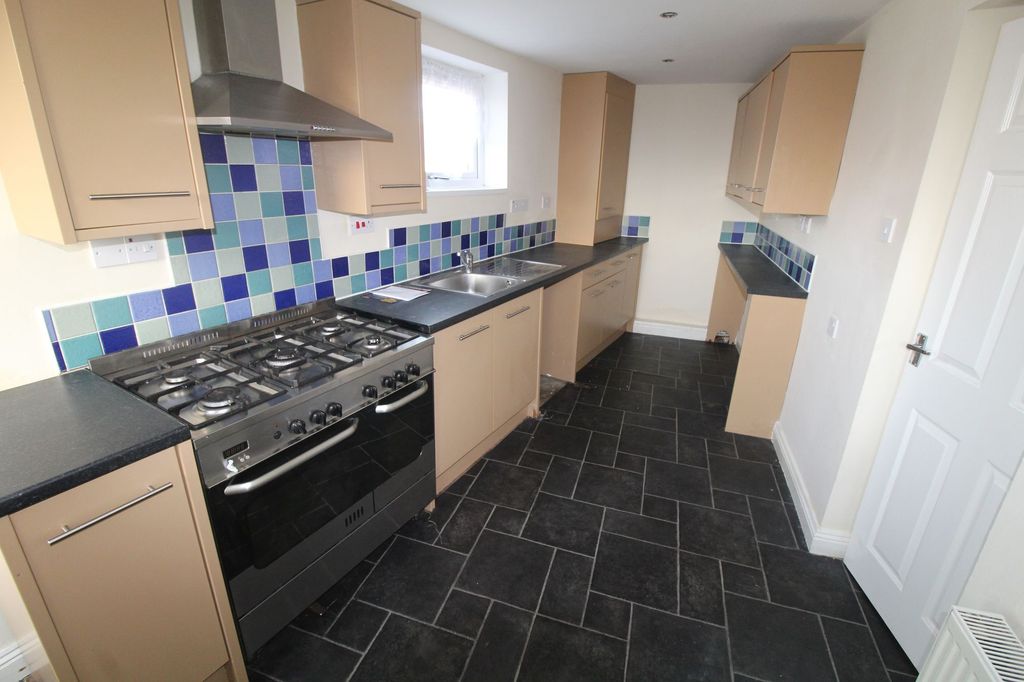 Property photo 3 of 6 Kitchen