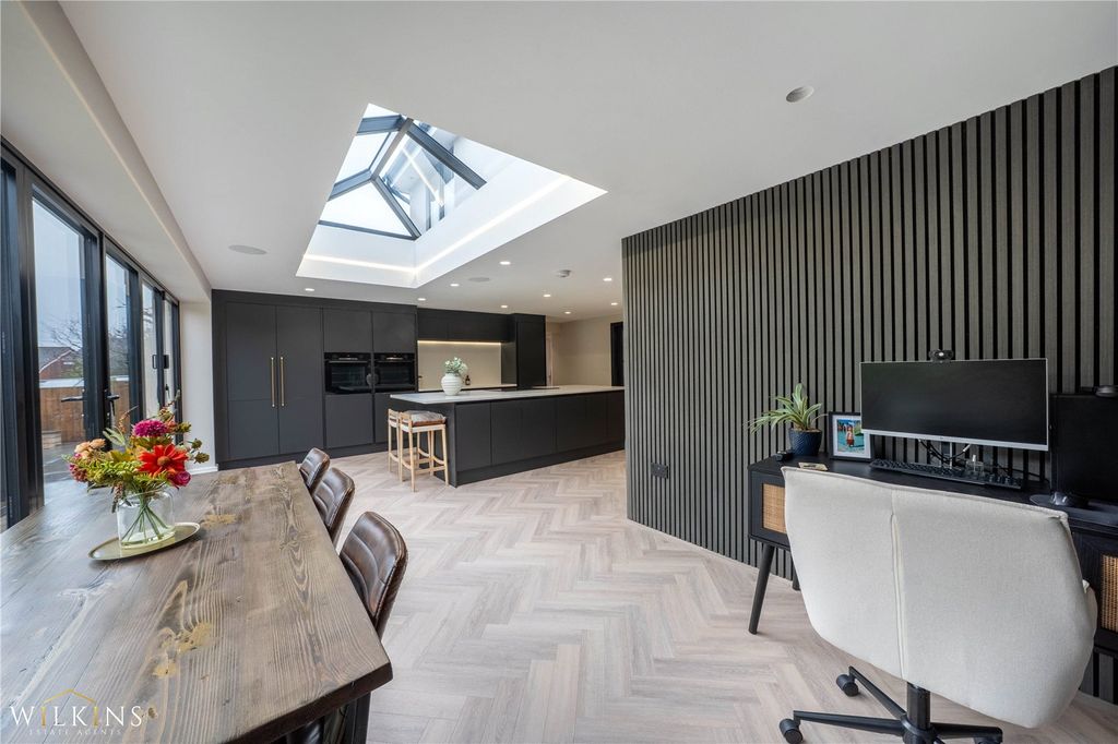 Property photo 2 of 39 Picture No. 25