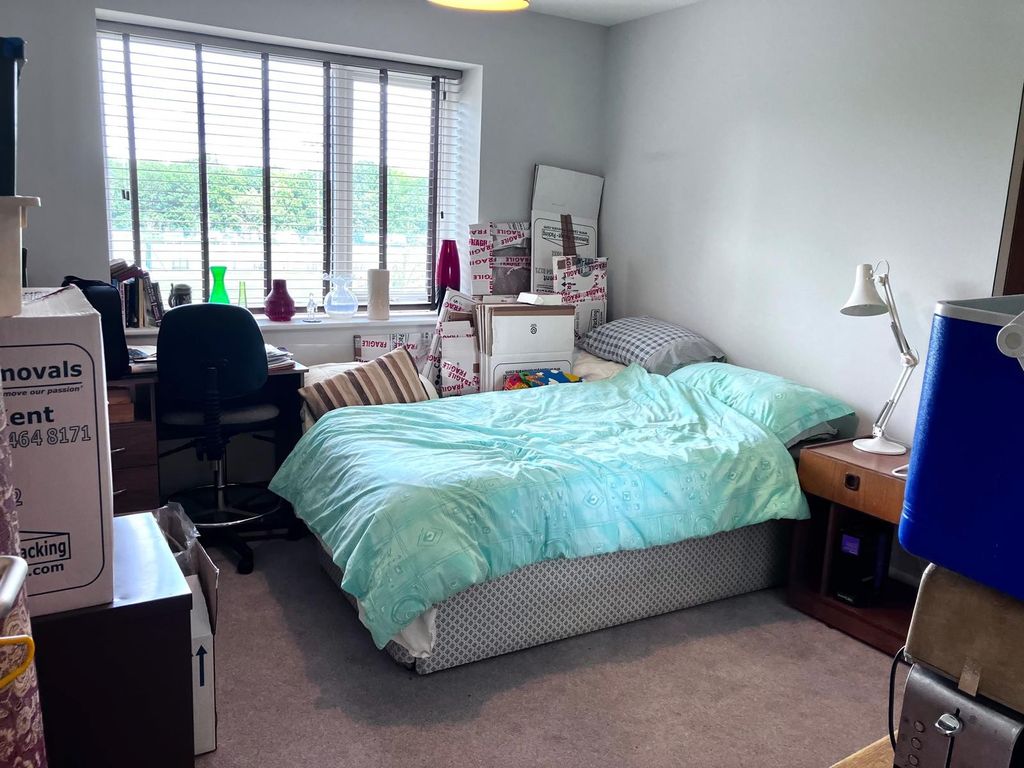 Additional image 5 of 2 bed flat for saleOld Schools Lane, Epsom KT17