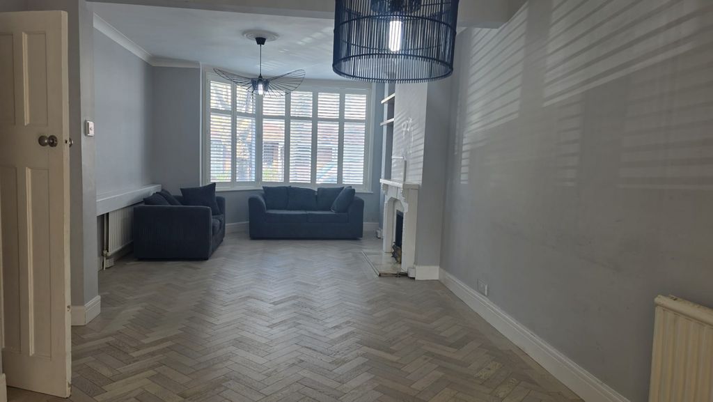 Property photo 3 of 14 Gallery