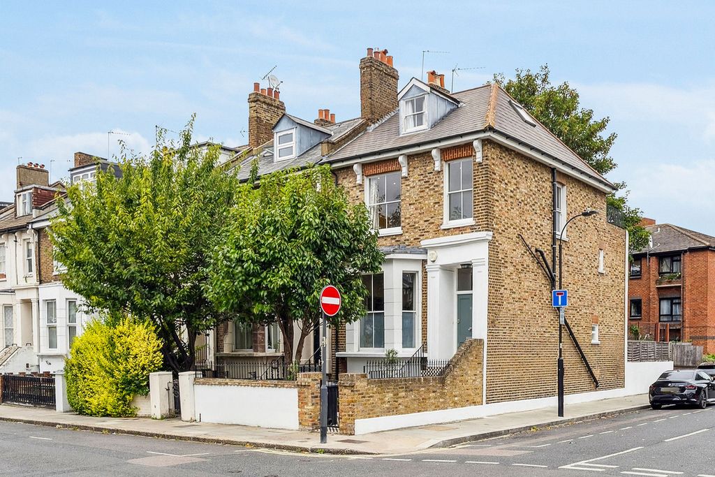 Property photo 2 of 21