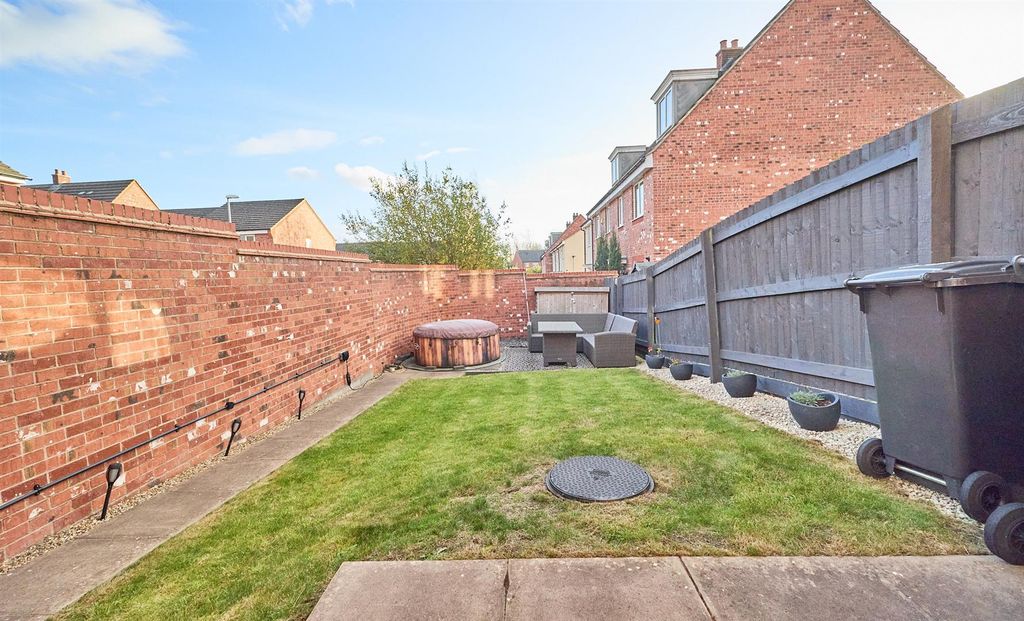 Property photo 3 of 14 Sansome Drive, Hk 11.Jpg