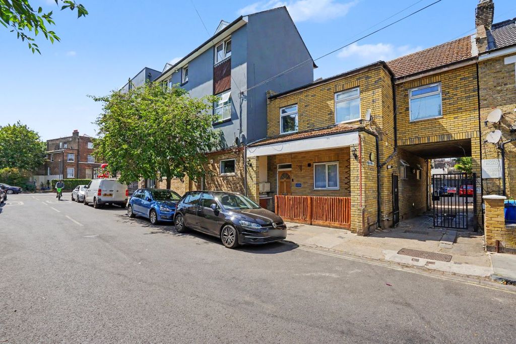 Property photo 3 of 24