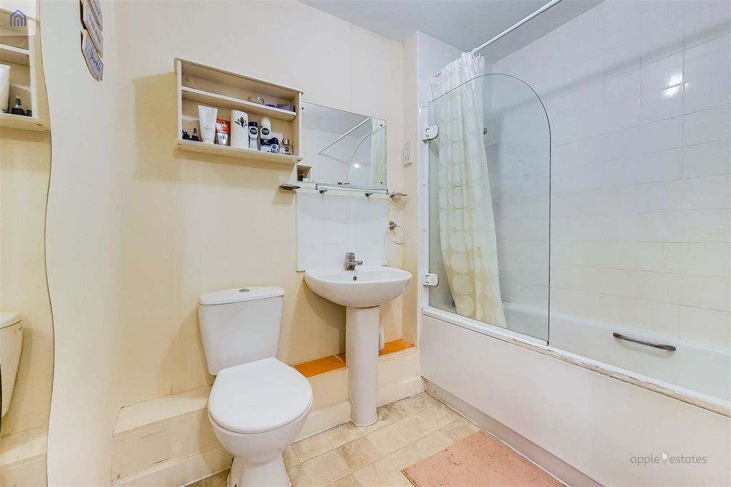 Property photo 2 of 8