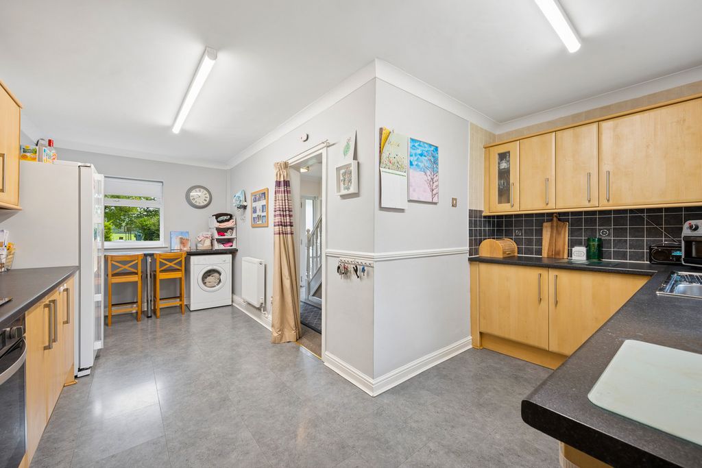 Property photo 3 of 42