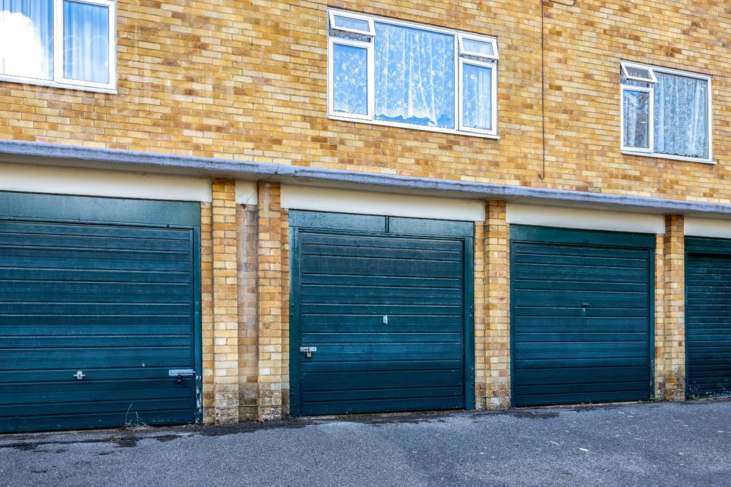 Property photo 2 of 21 Picture No. 29