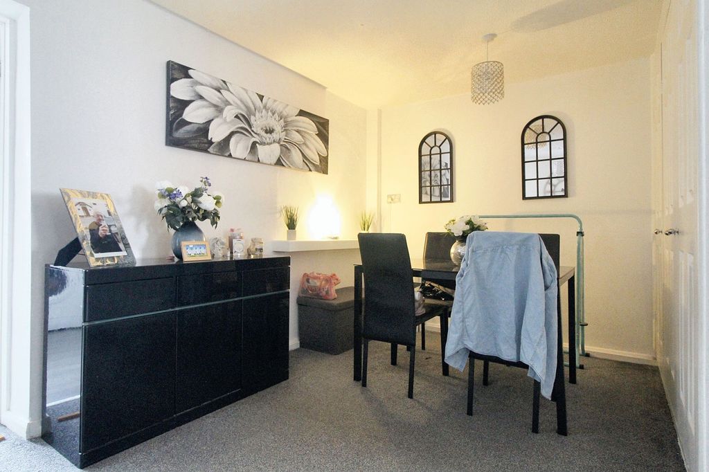 Property photo 3 of 10 Dining Room