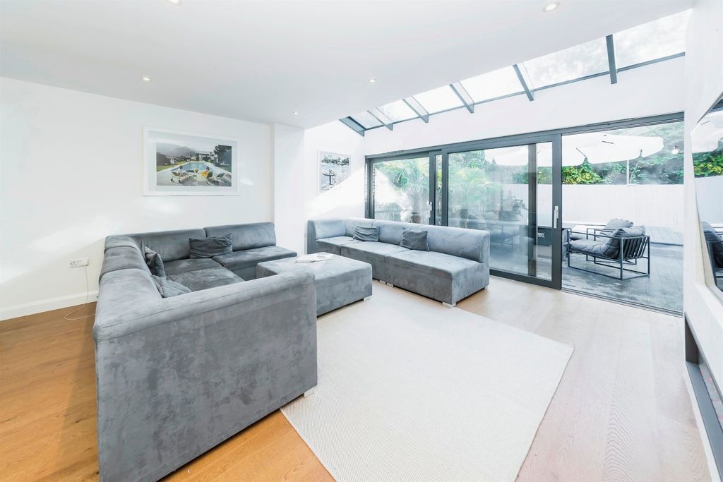 Property photo 2 of 18