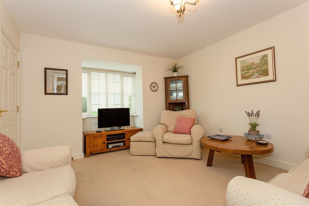 Property photo 3 of 11 Living Room.Jpg