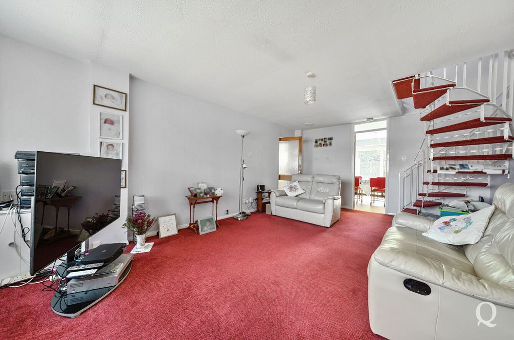 Property photo 2 of 20 Eb117B6c-Aa81-4E7...